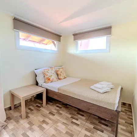 Akrogiali Nea Michaniona