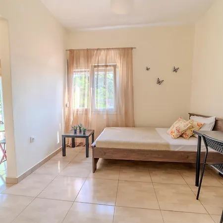 Akrogiali 네아 미카니오나