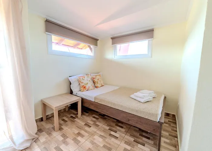 Akrogiali Nea Michaniona