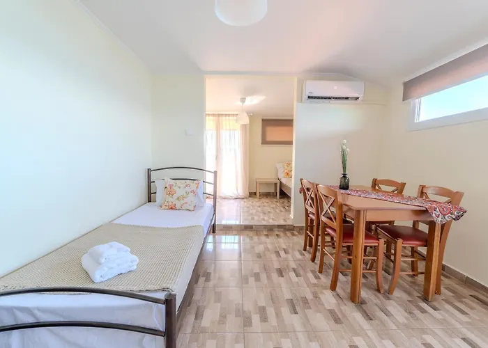 Akrogiali Nea Michaniona